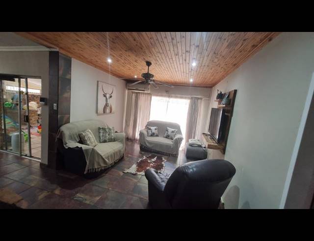 3 BEDROOM TOWNHOUSE FOR SALE IN SASOLBURG